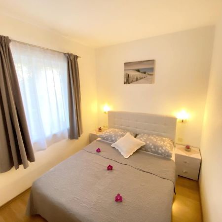 Apartments Saric Биоград на Мору Екстериор снимка