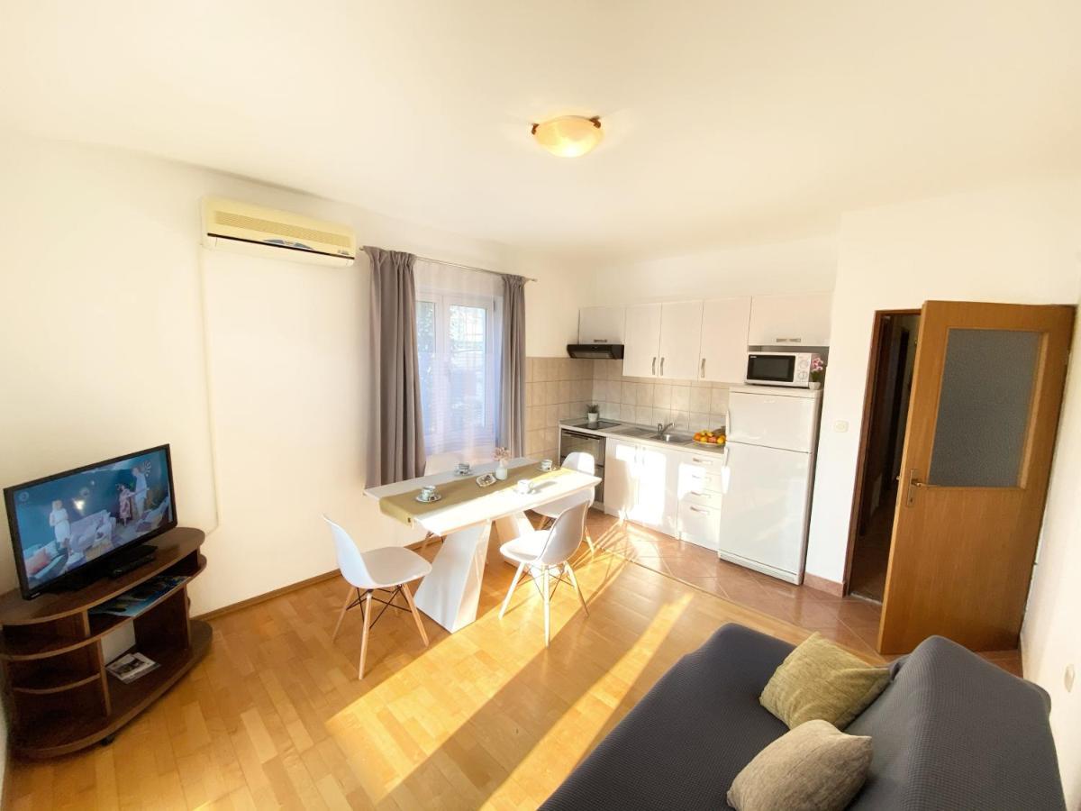 Apartments Saric Биоград на Мору Екстериор снимка
