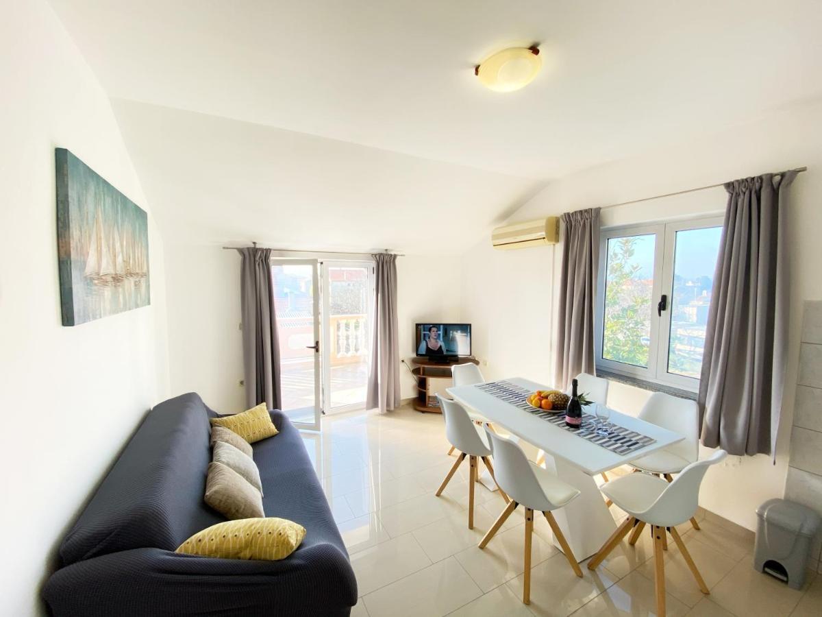 Apartments Saric Биоград на Мору Екстериор снимка