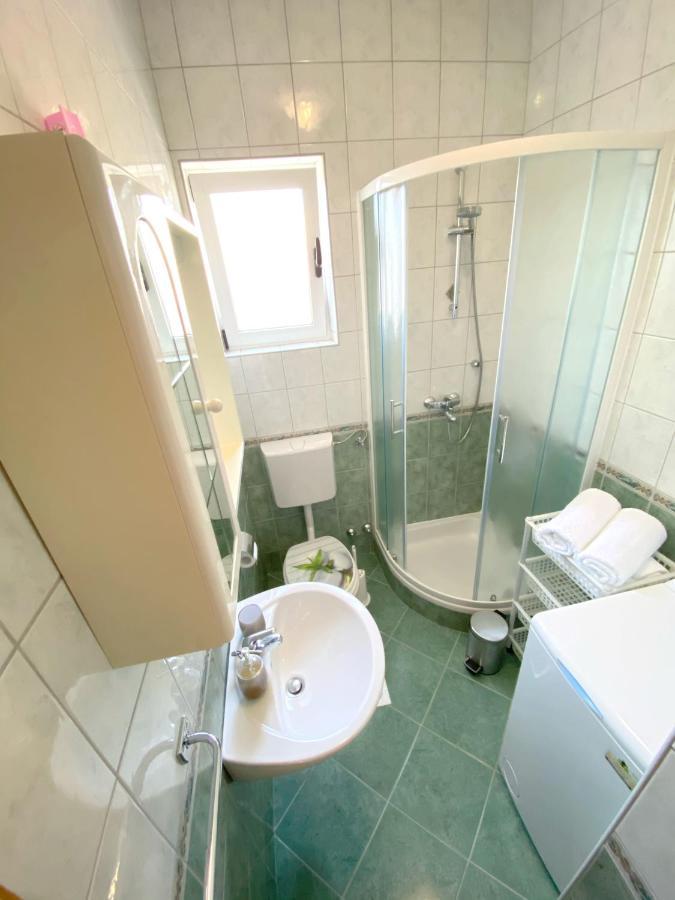 Apartments Saric Биоград на Мору Екстериор снимка