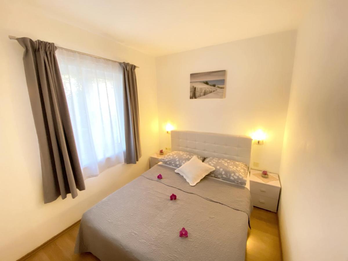 Apartments Saric Биоград на Мору Екстериор снимка