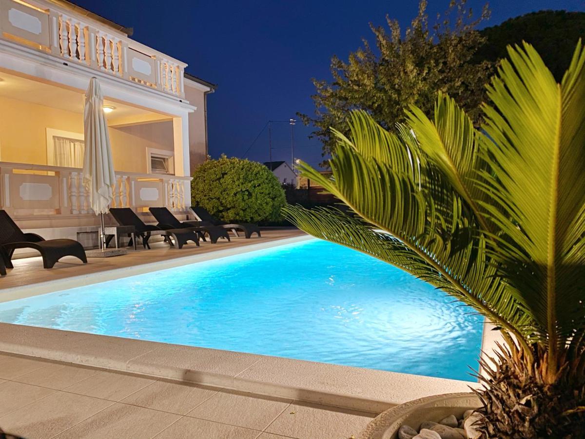 Apartments Saric Биоград на Мору Екстериор снимка