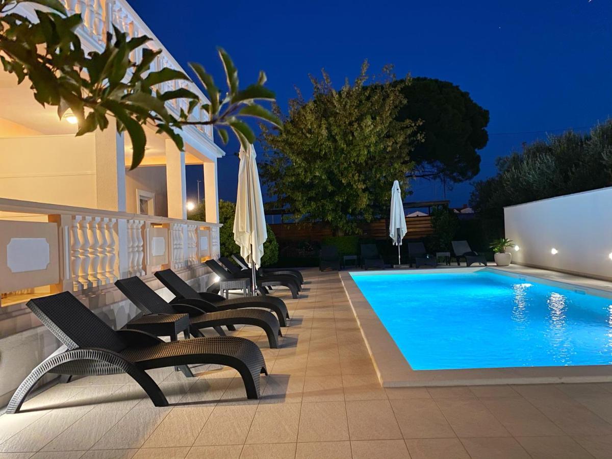 Apartments Saric Биоград на Мору Екстериор снимка