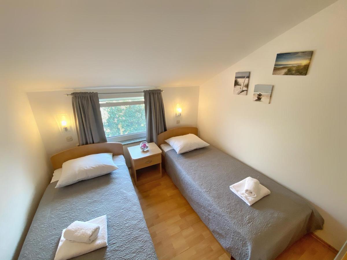 Apartments Saric Биоград на Мору Екстериор снимка