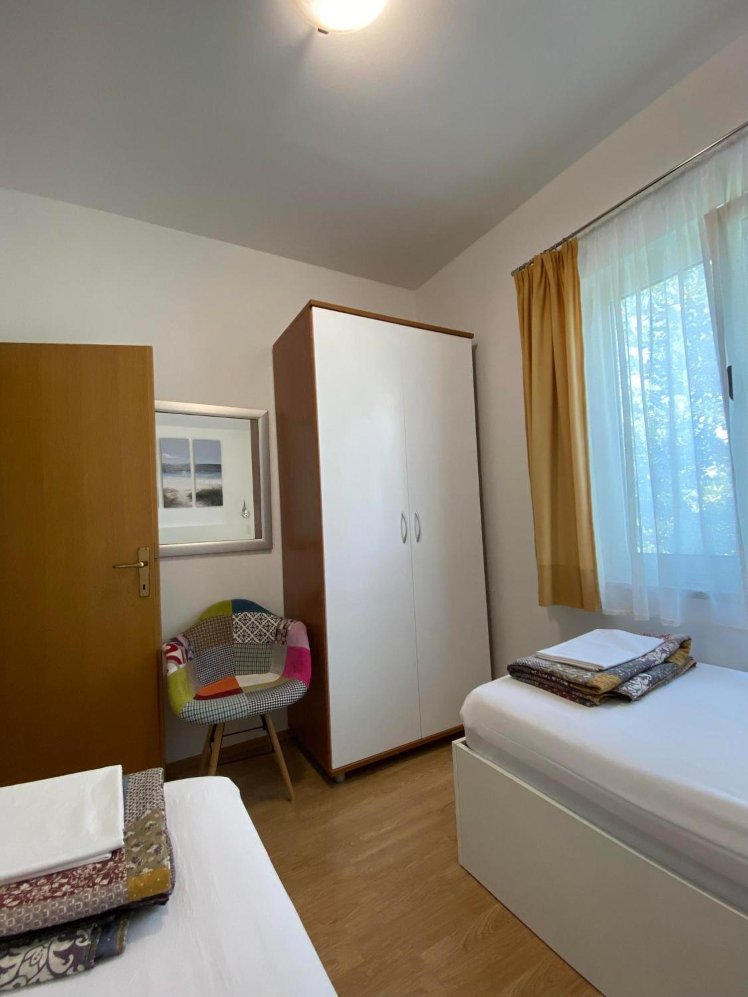 Apartments Saric Биоград на Мору Екстериор снимка