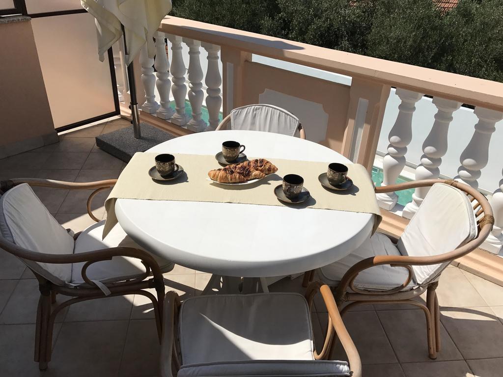 Apartments Saric Биоград на Мору Екстериор снимка