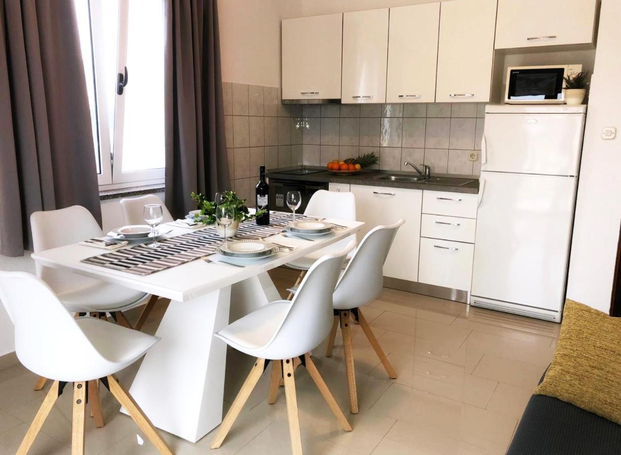 Apartments Saric Биоград на Мору Екстериор снимка